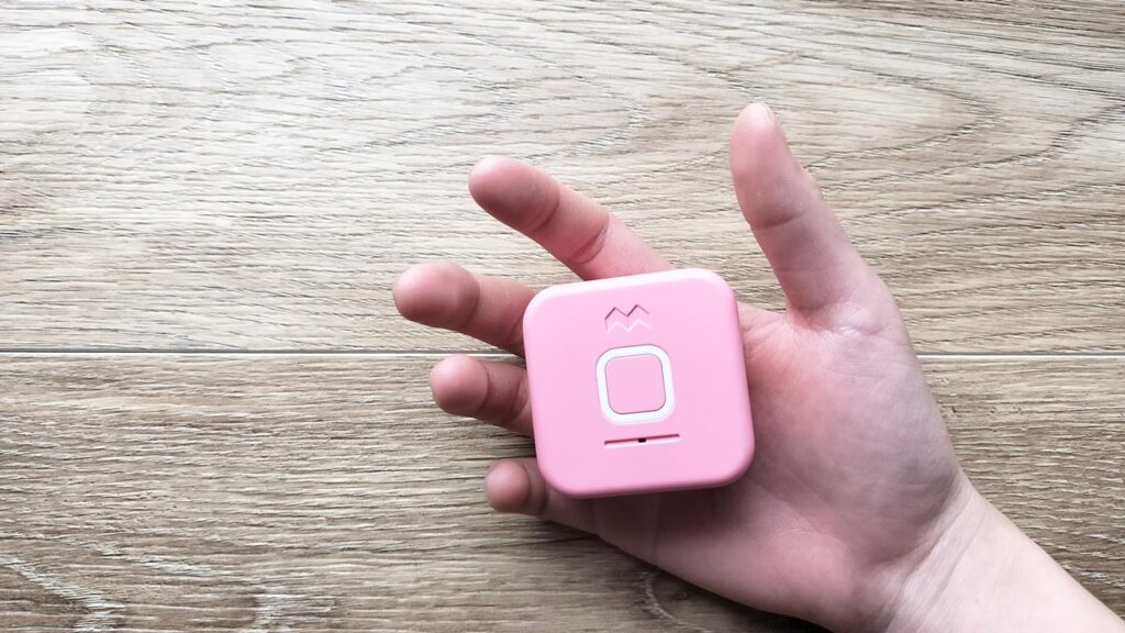 みてねみまもりGPSトーク本体のアップ写真